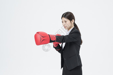 戴拳击手套形象图片戴着拳击手套的职业女性背景