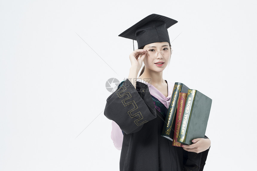 拿着书本的毕业女大学生图片