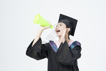 拿着喇叭的毕业女大学生图片