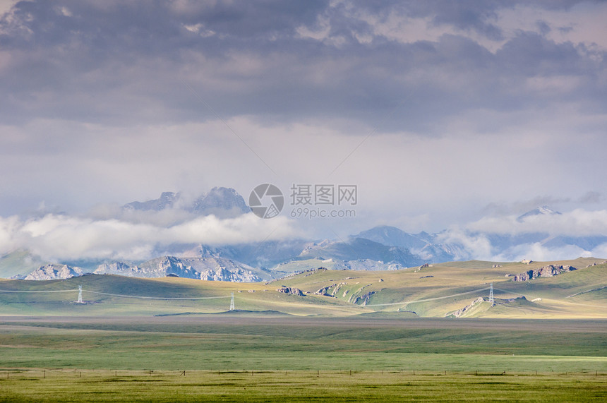 新疆天山山脉山峰大美风景图片