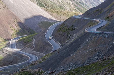 蜿蜒盘山路新疆独库公路高速路背景