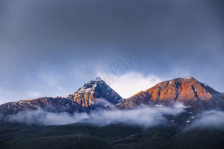 西藏然乌湖雪山日出背景图片