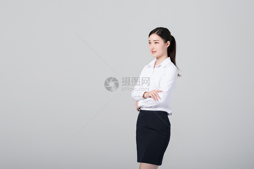 自信职场女性穿着职业正装图片