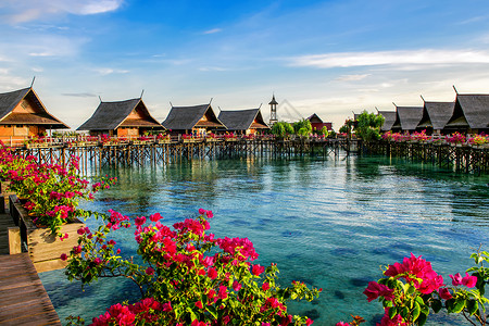 海水免费素材漂亮的海上度假酒店背景