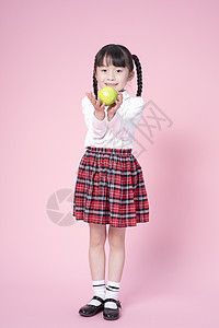 拿着苹果的小女孩图片