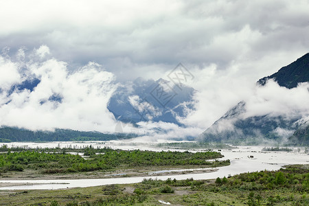 西藏林芝尼洋河风光高清图片