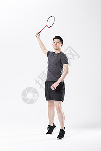 打羽毛球的运动男性图片