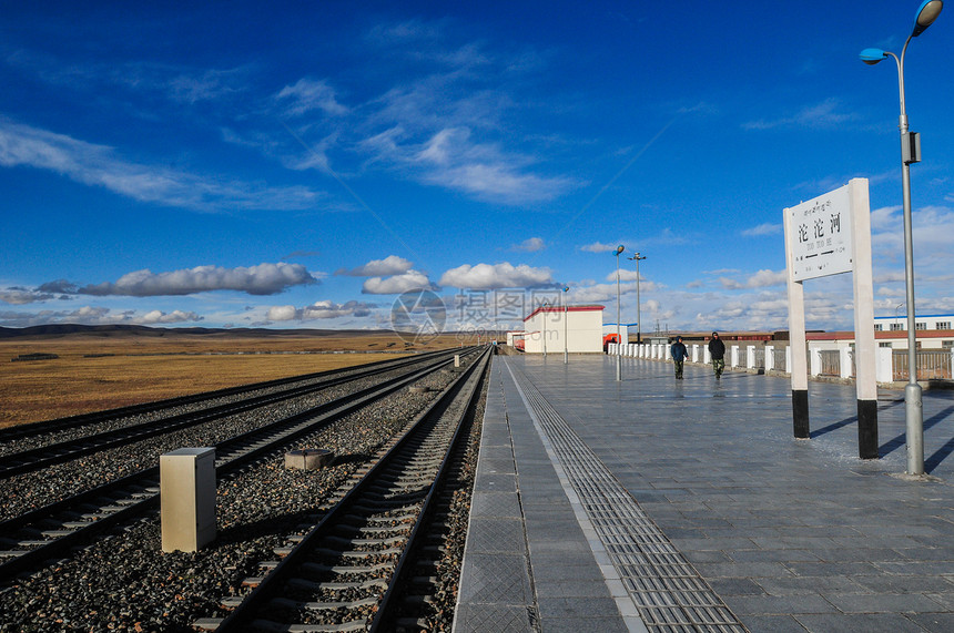 青藏铁路线上的高海拔小站安多车站图片