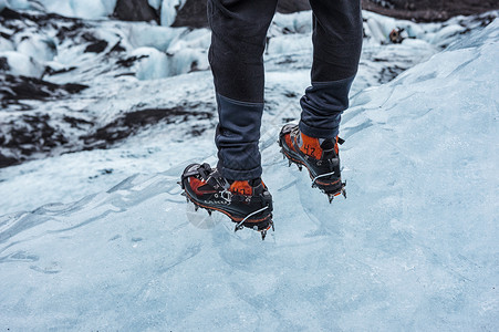 冰岛瓦特纳冰川徒步冰爪高清图片