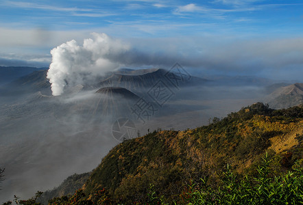 爪哇属印尼东爪哇岛上的布罗莫活火山背景