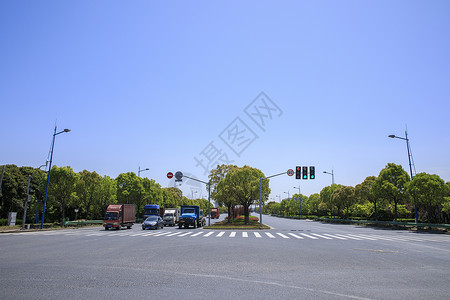 城市道路路口红灯高清图片