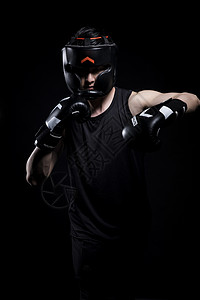 黑手套戴着拳击手套和护具的运动男性背景