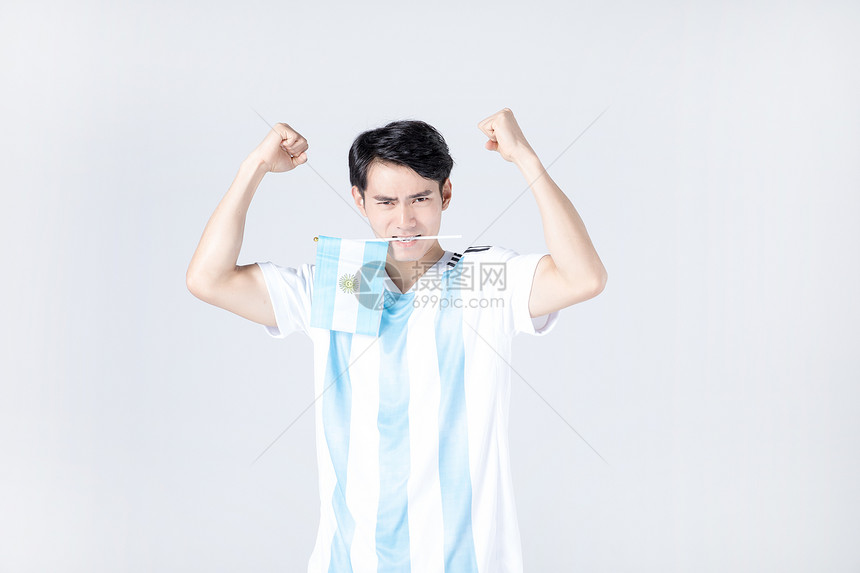 世界杯运动男性人像手拿国旗图片