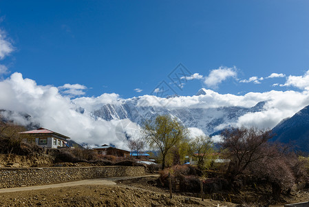 林芝雪山图片