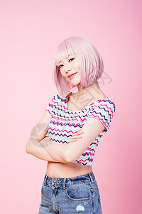 粉色假发时尚美女形象背景图片
