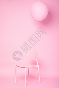 粉色背景上的粉色椅子气球图片