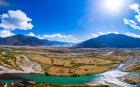 西藏尼洋曲风光旅游蓝天白云图片