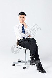 坐在椅子上伸懒腰的商务男士商务男士坐在椅子上背景