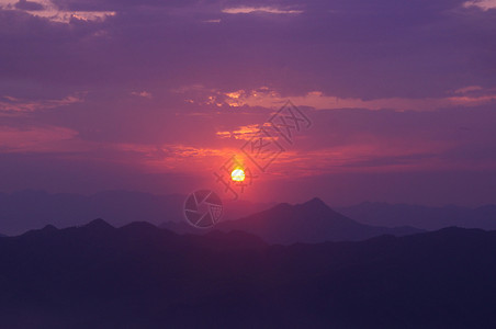 红日当空台州仙居公盂高山日出背景