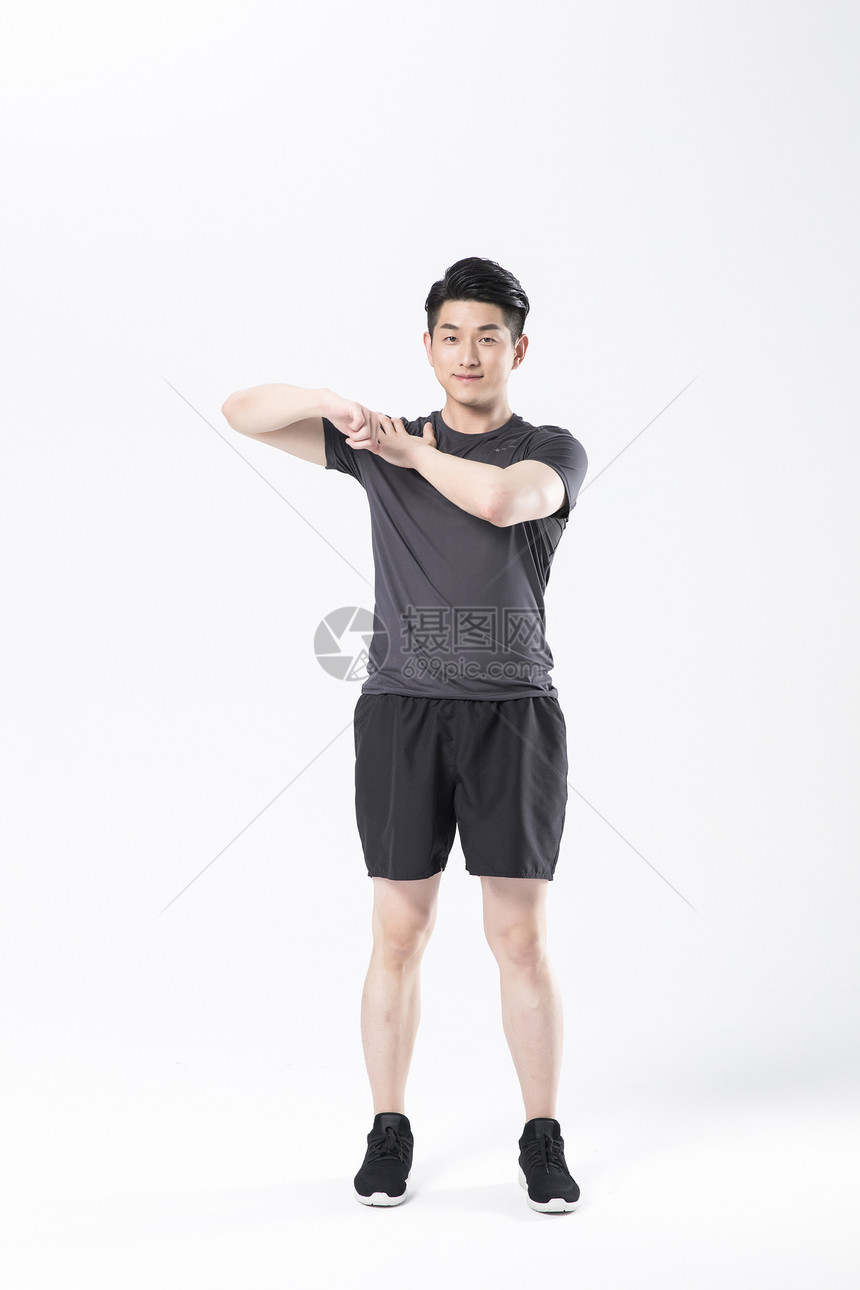 热身运动的运动男性图片
