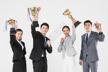 商务女性获奖胜利商务团队手拿奖杯背景