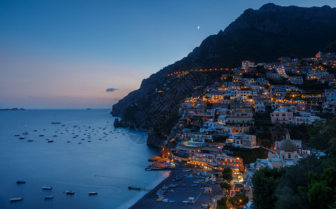 地中海式的意大利著名阿马尔菲海岸线日落背景