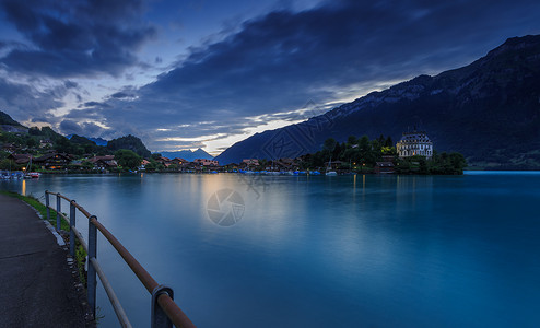 瑞士湖泊瑞士因特拉肯湖夜景风光背景