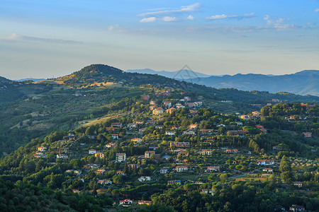 意大利山脉丘陵自然风光背景图片