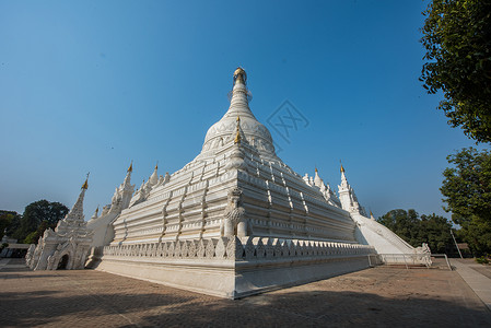 白色古典建筑缅甸曼德勒白色佛塔背景