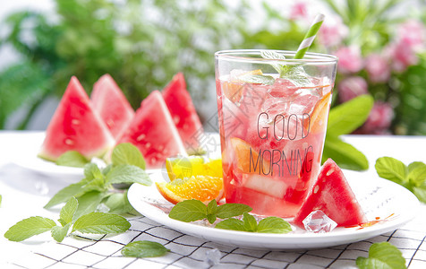 夏季冰爽鲜榨西瓜汁高清图片