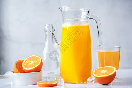 倒橙汁清爽纯天然夏季维生素鲜榨橙汁果汁背景