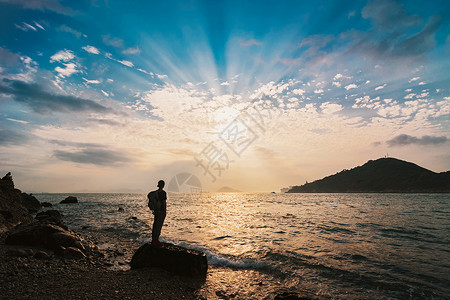 大海男人海边远眺的男人背景