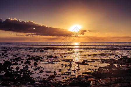 夕阳海岛风光背景图片