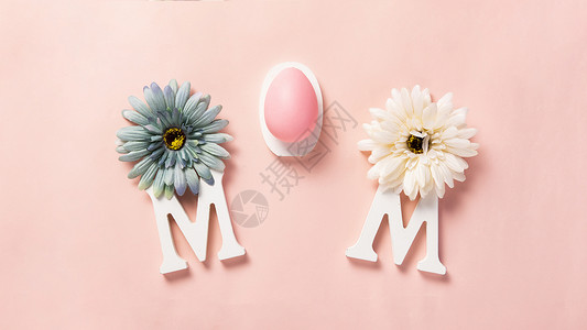 兔子妈妈粉色背景上的MOM字母鲜花背景