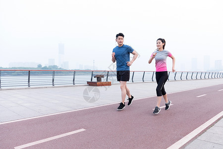 运动男女户外跑步锻炼健身图片