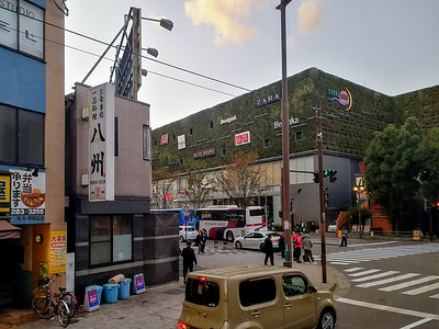 日本小城街头背景图片
