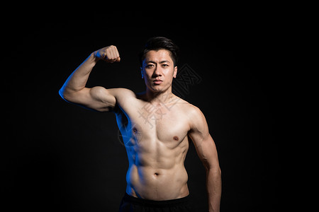 运动男性肌肉身材展示创意形象照高清图片
