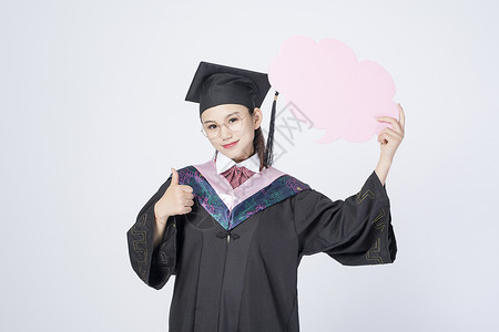 粉色文字气泡拿着文字框的毕业女学生背景