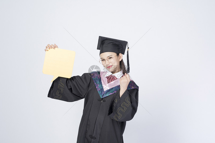 拿着文字框的毕业女学生图片