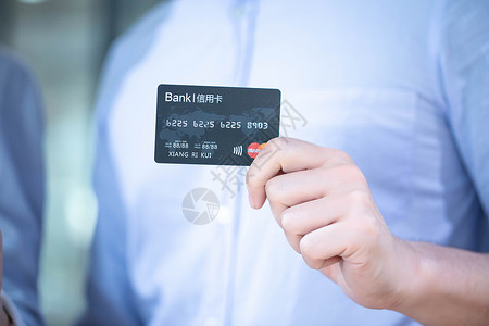 互联网金融科技手持信用卡的人背景