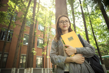 青春洋溢的女大学生背景