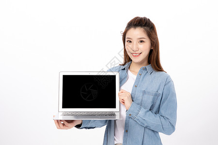 展示电脑的女大学生背景图片