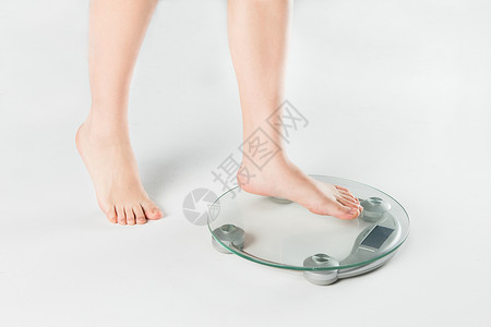 脚痒女子量体重背景