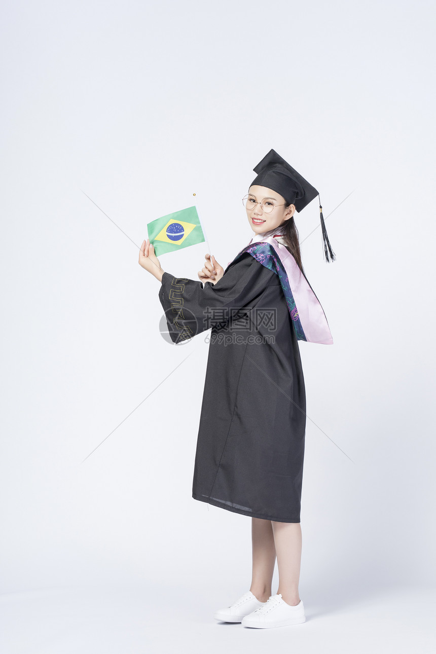 拿着国旗的毕业女学生图片