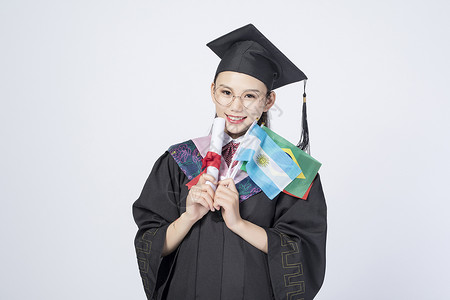 拿着国旗的毕业女学生图片