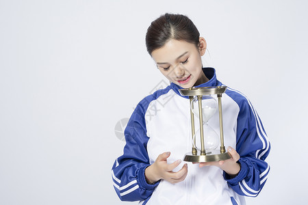 拿着沙漏的女学生图片