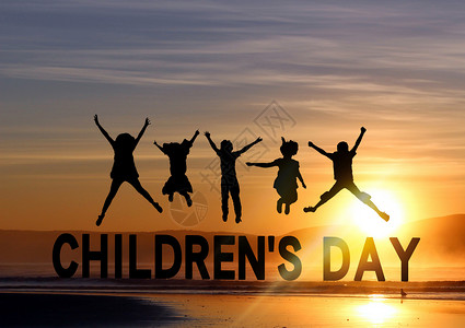 孩子们跳跃儿童节一群孩子在海边设计图片