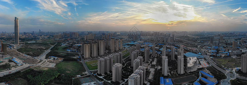 俯瞰夕阳下的武汉中央商务区全景长图高清图片