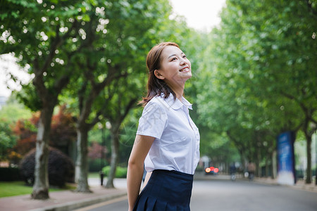 校园写真开心的女生高清图片