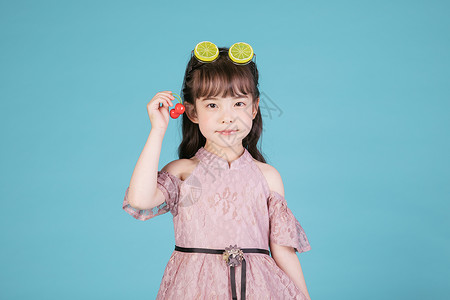 小女孩儿童节头戴柠檬眼镜樱桃玩具图片